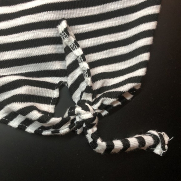 FOREVER 21 Black White Stripe Crop Top with Tie, Med - Picture 4 of 5